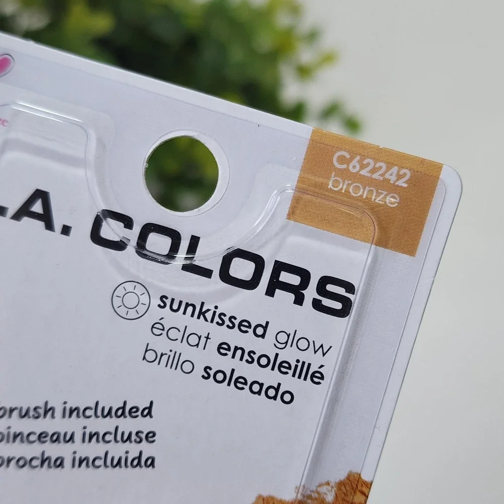 L.A. COLORS Powder Bronzer - Bronze C62242 ~ 0.13 oz ~ New and Unopened